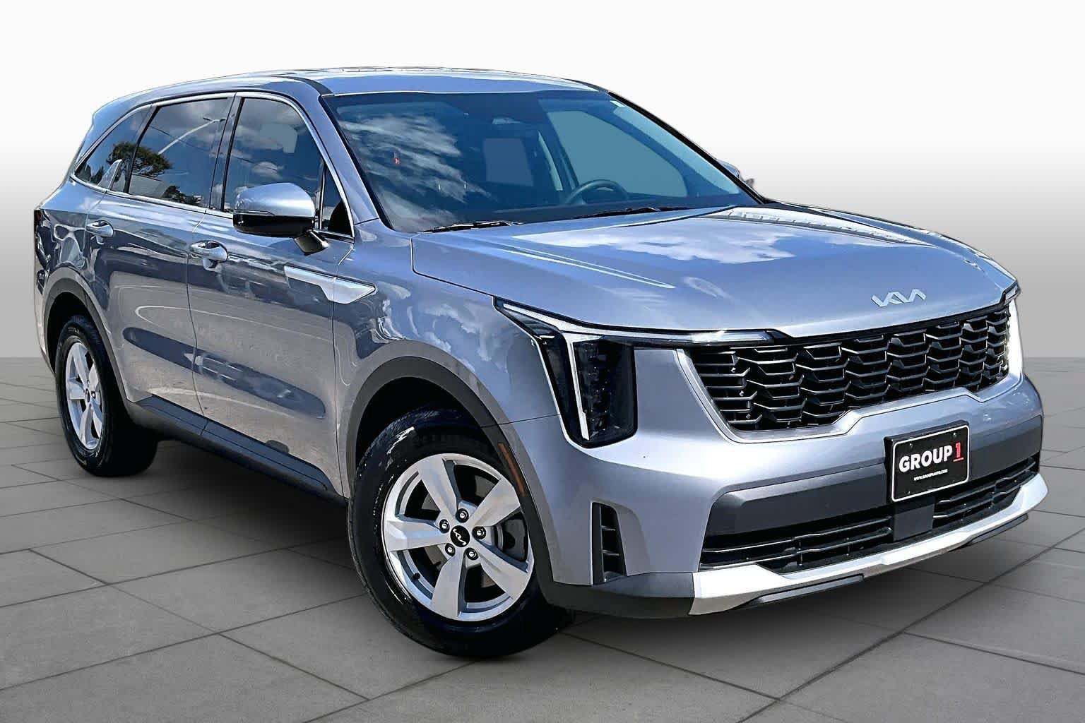 Used 2025 Kia Sorento LX FWD image 3