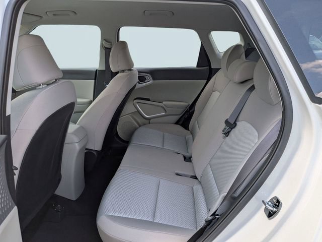 Used 2025 Kia Soul LX w/ LX Technology Package FWD image 12