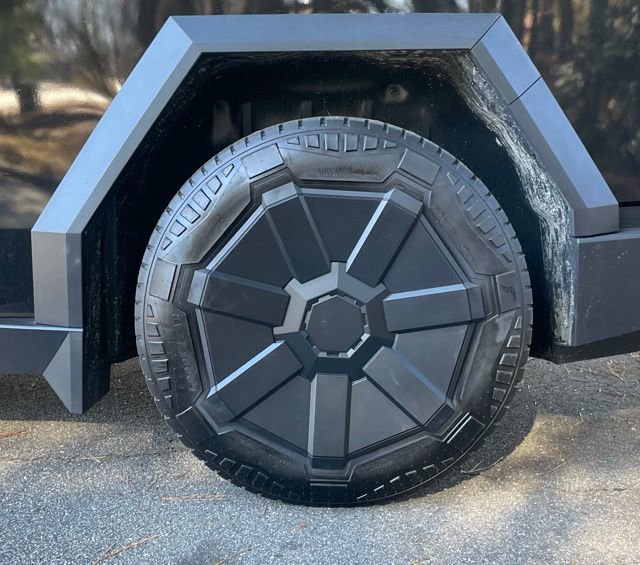 Used 2025 Tesla Cybertruck 2WD Crew Cab image 6