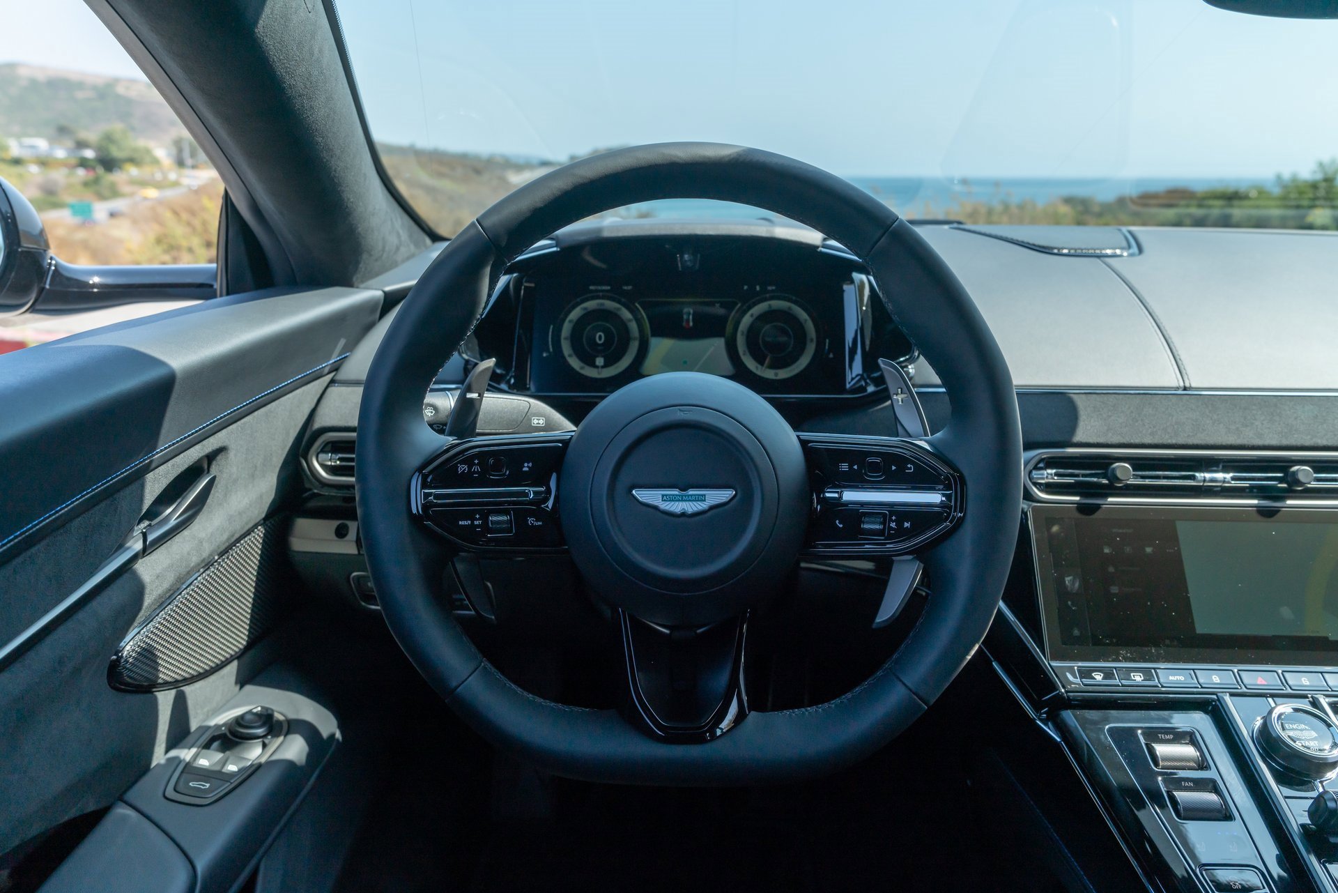 Used 2025 Aston Martin V8 Vantage Coupe image 20