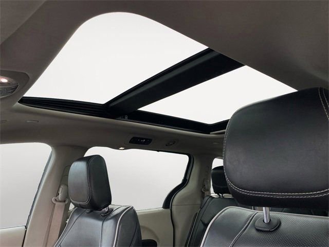 Used 2023 Chrysler Pacifica Limited image 10