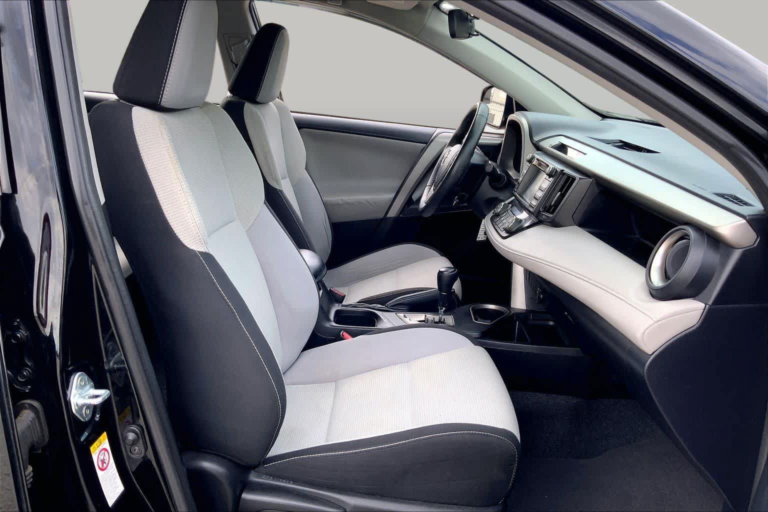 Used 2017 Toyota RAV4 XLE FWD image 9