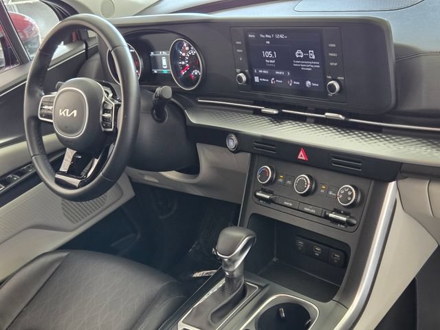 Used 2024 Kia Carnival LX FWD image 20