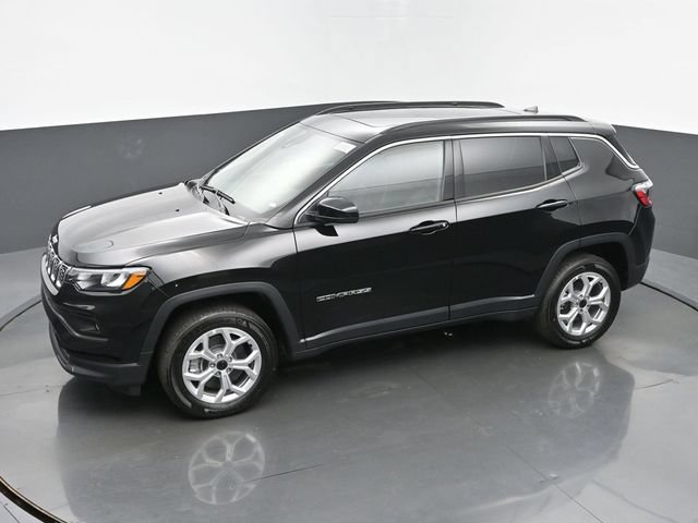 New 2025 Jeep Compass Latitude w/ Sun & Sound Group AWD/4WD image 39