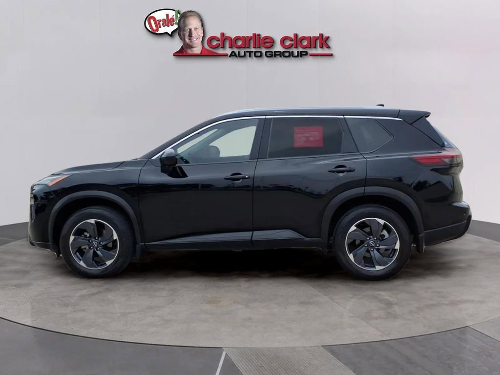 Used 2024 Nissan Rogue SV w/ SV Premium Package FWD image 2