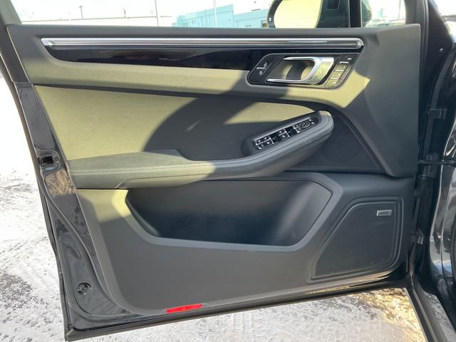 Certified 2019 Porsche Macan image 14