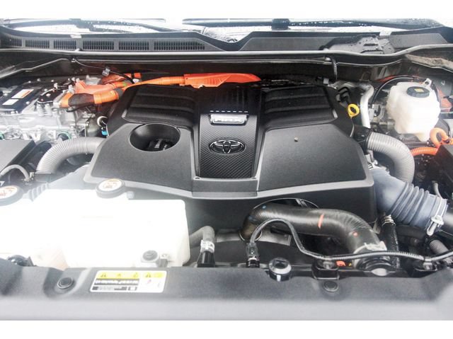 Used 2024 Toyota Tundra Platinum AWD/4WD image 31