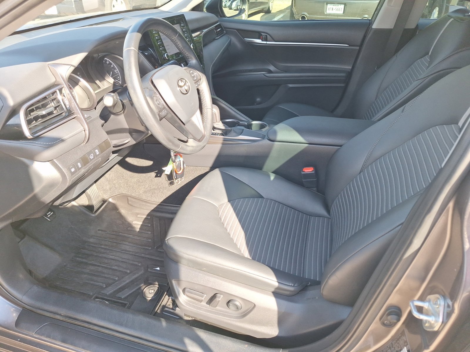 Used 2021 Toyota Camry SE FWD image 14
