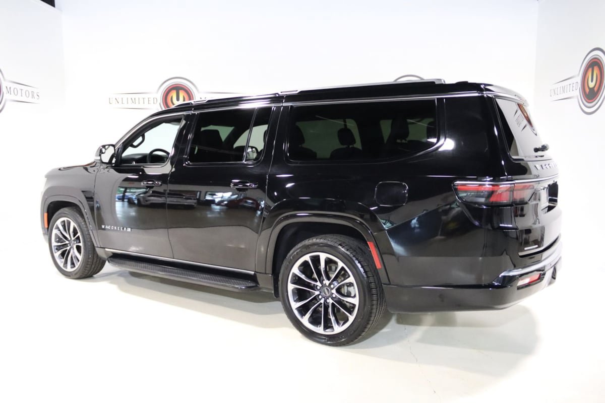 Used 2023 Jeep Wagoneer L Series II w/ Premium Group I AWD/4WD image 3