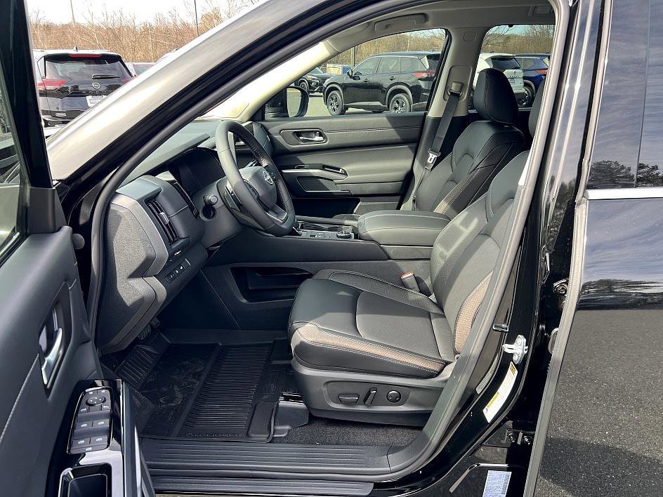 New 2026 Nissan Pathfinder SL image 17