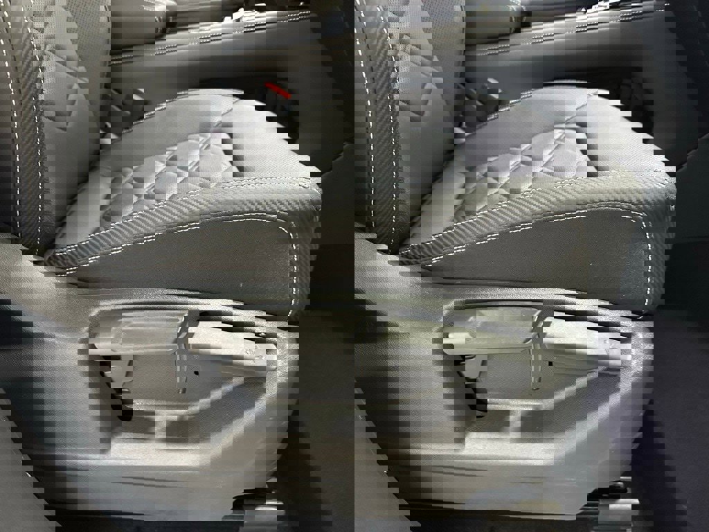 Used 2025 Volkswagen Atlas Cross Sport SE image 57