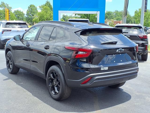 New 2026 Chevrolet Trax LT w/ Driver Confidence Package FWD image 3