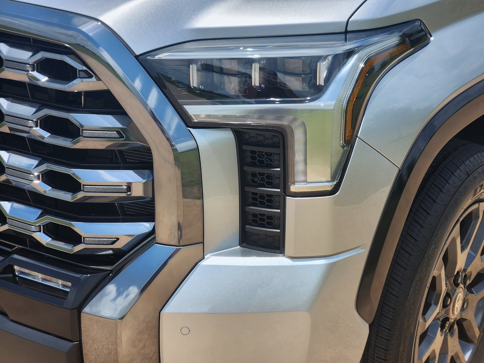New 2026 Toyota Tundra Platinum AWD/4WD image 9