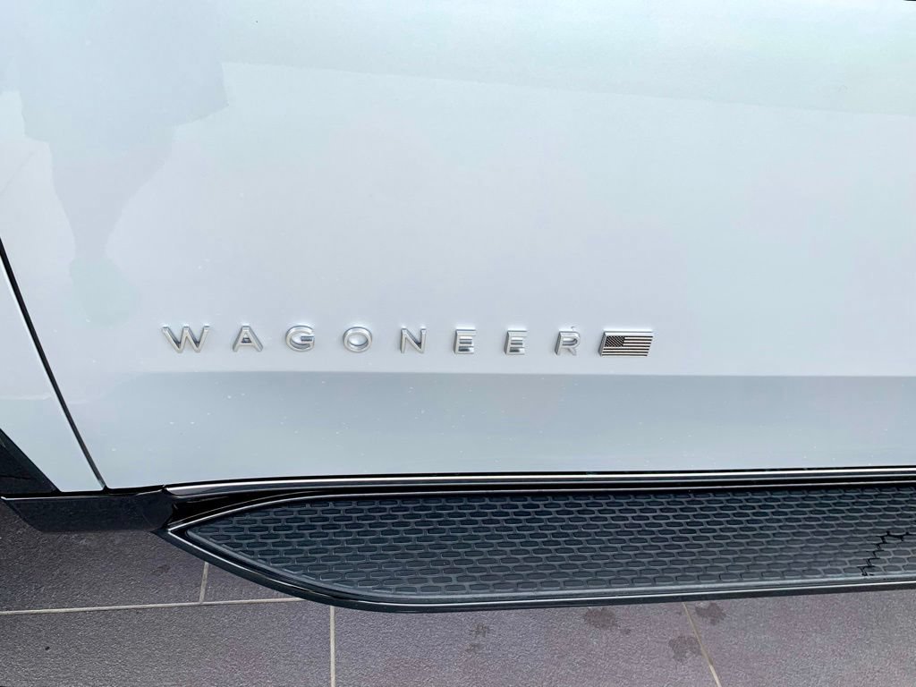 Used 2025 Jeep Wagoneer L Series II AWD/4WD image 10