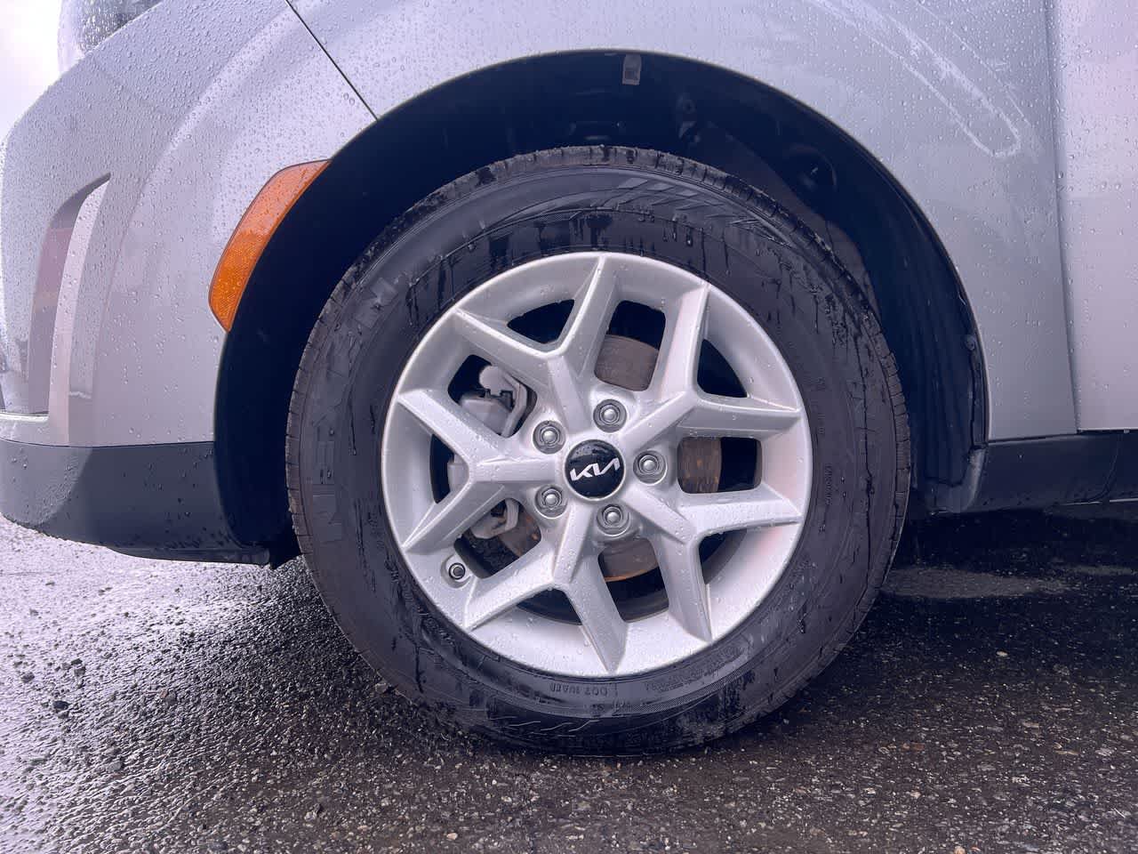 Certified 2025 Kia Soul LX w/ LX Technology Package FWD image 10