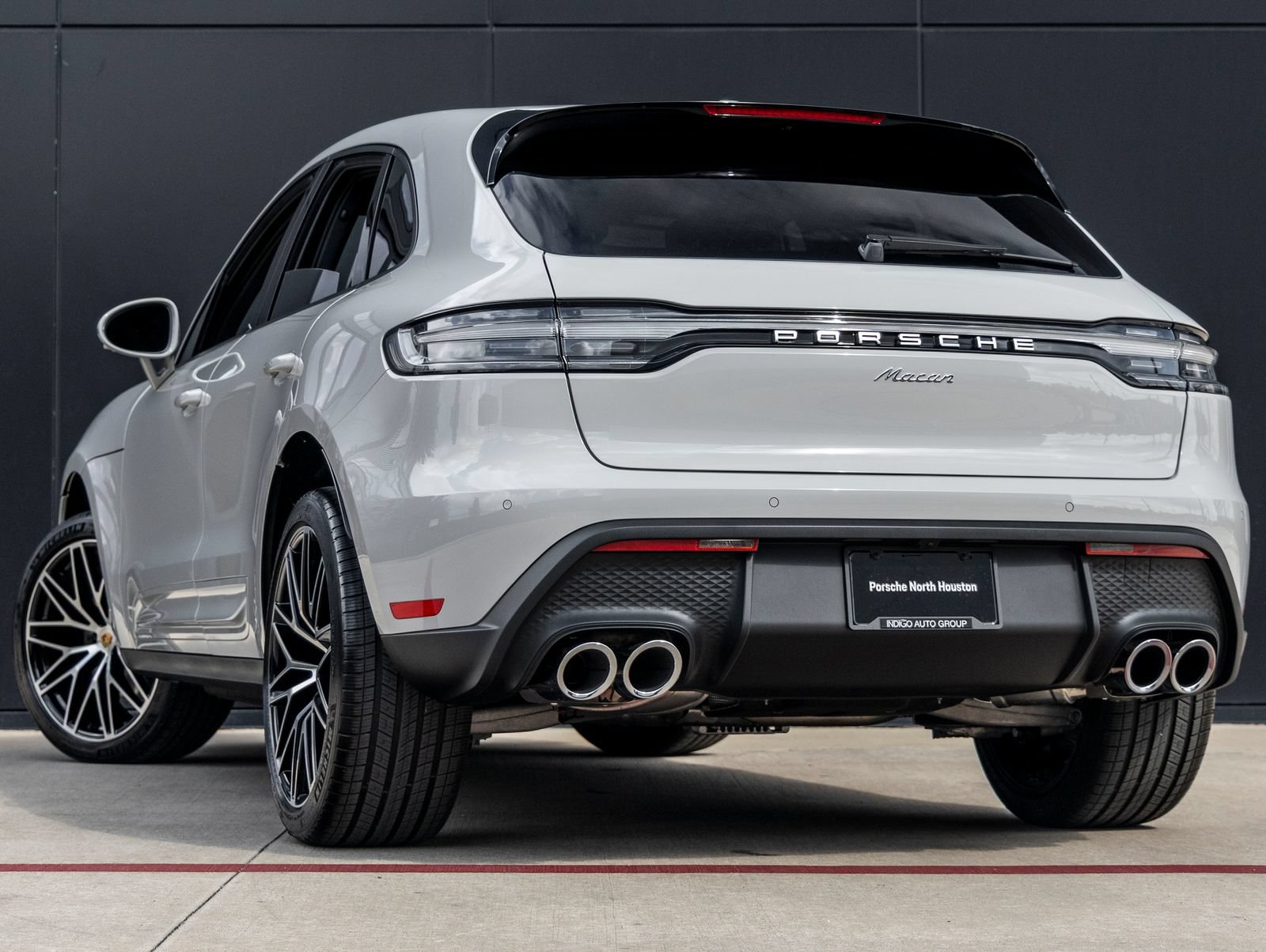 Certified 2026 Porsche Macan AWD/4WD image 3