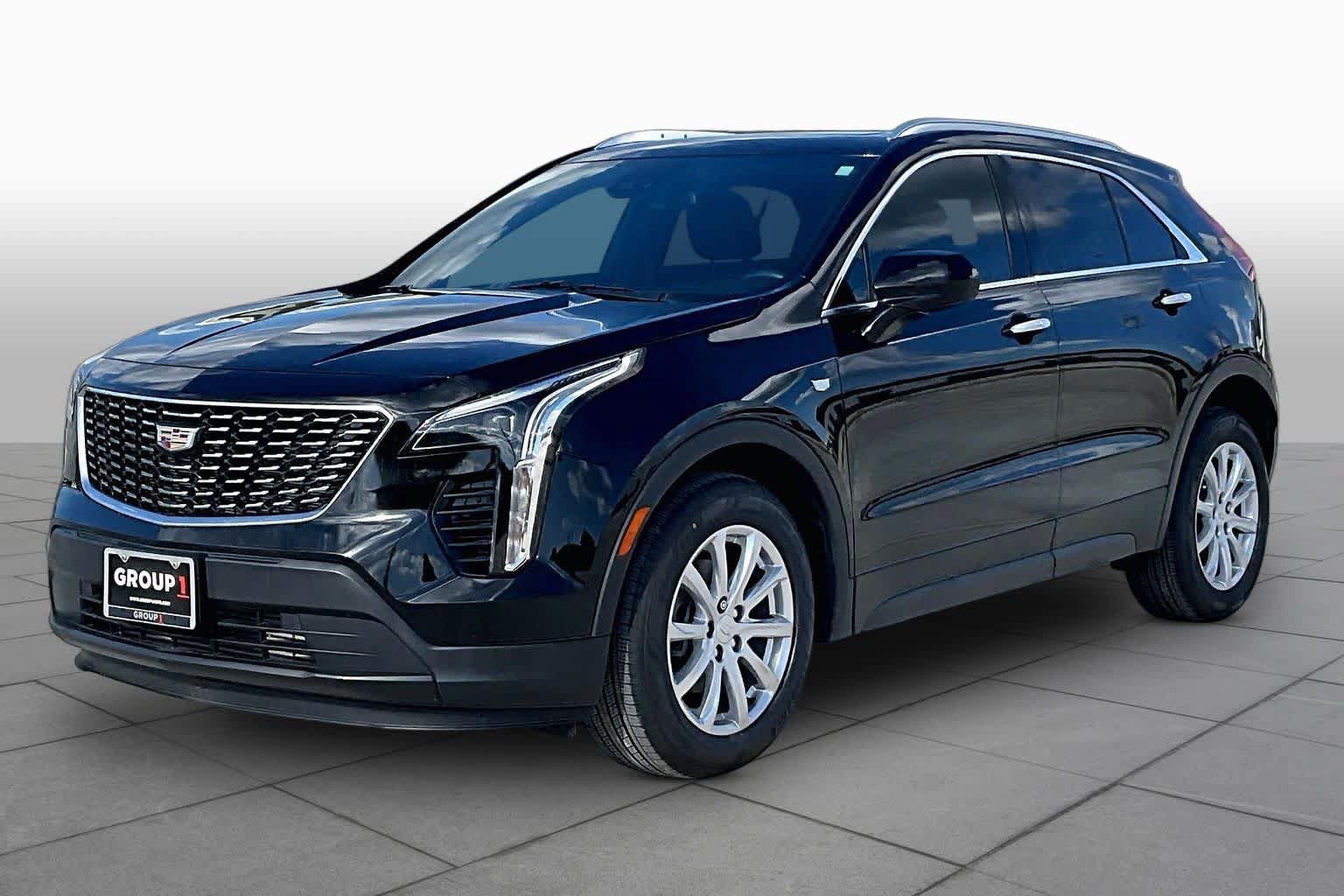 Used 2023 Cadillac XT4 Luxury w/ Cold Weather Package FWD image 2