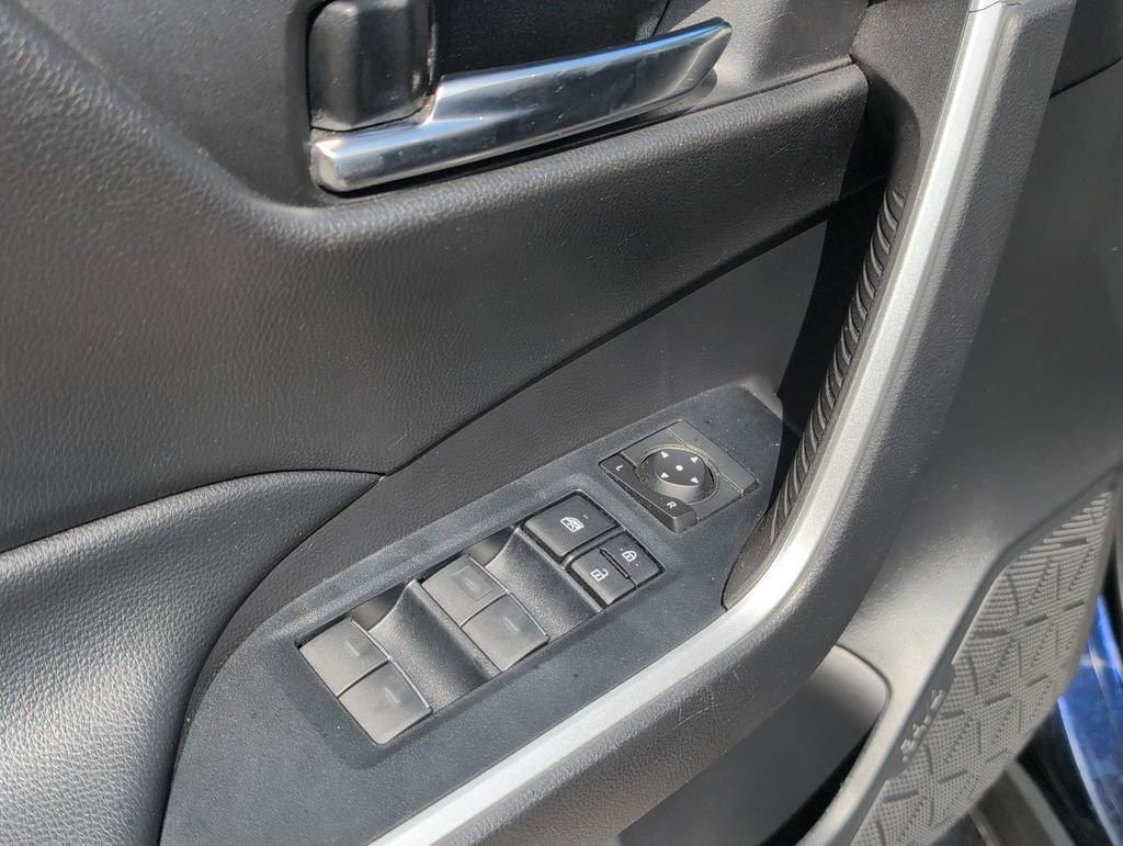 Used 2022 Toyota RAV4 XLE FWD image 10