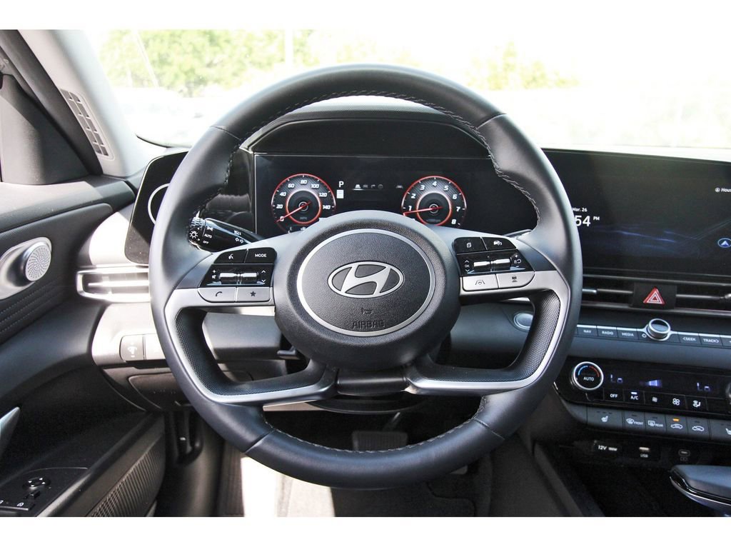 Certified 2024 Hyundai Elantra SEL w/ Convenience Package FWD image 16