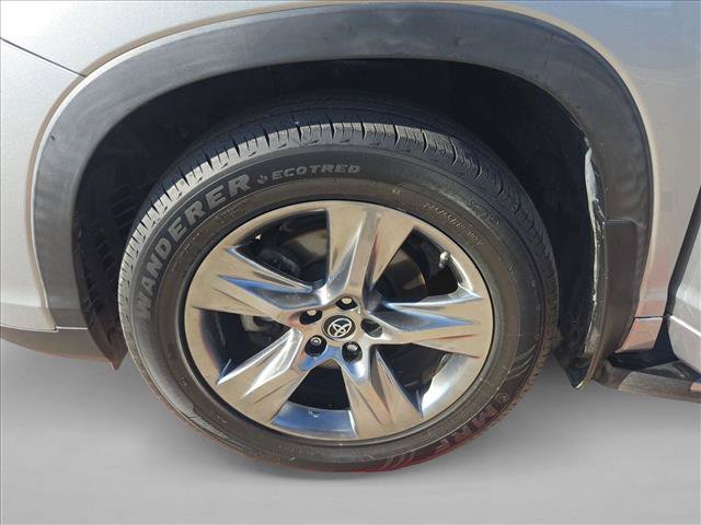 Used 2019 Toyota Highlander Limited FWD image 25
