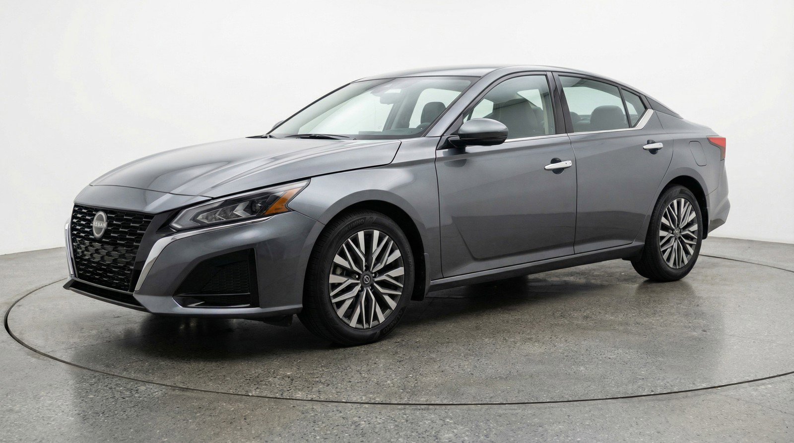 Used 2025 Nissan Altima 2.5 SV image 3