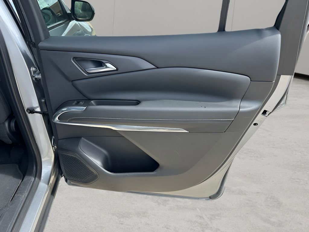 Used 2024 Chevrolet Traverse LT image 31