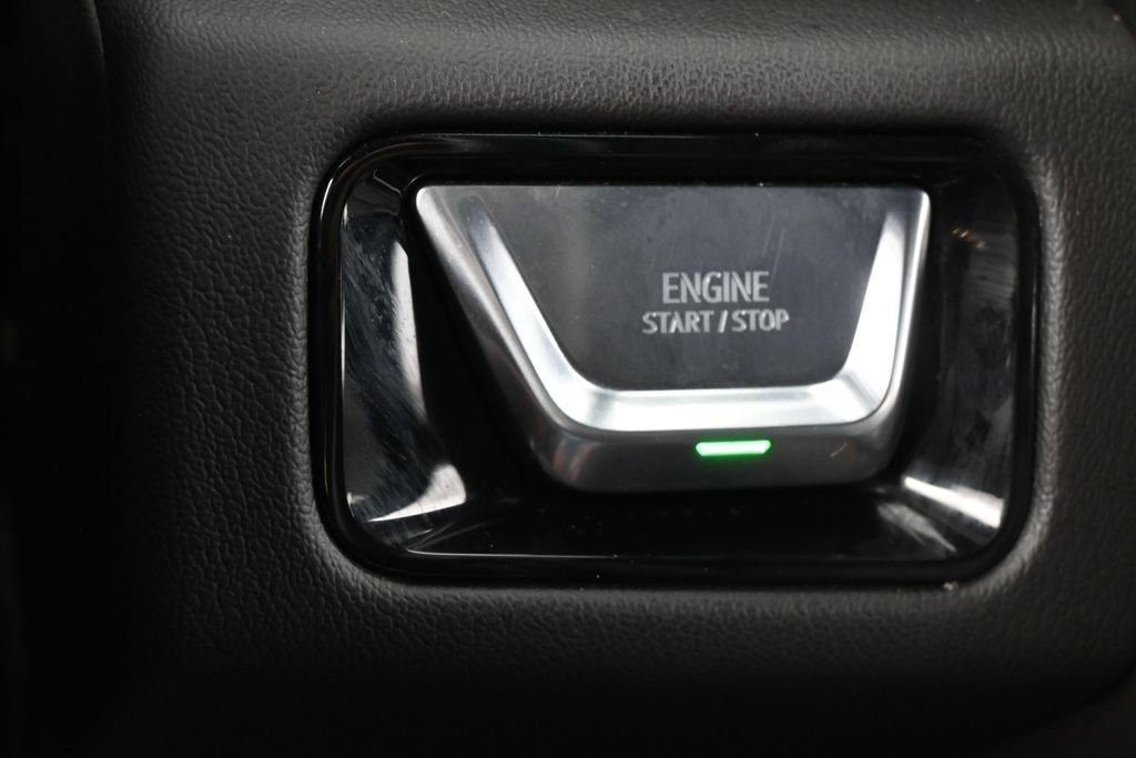 Used 2025 GMC Yukon Denali AWD/4WD image 32