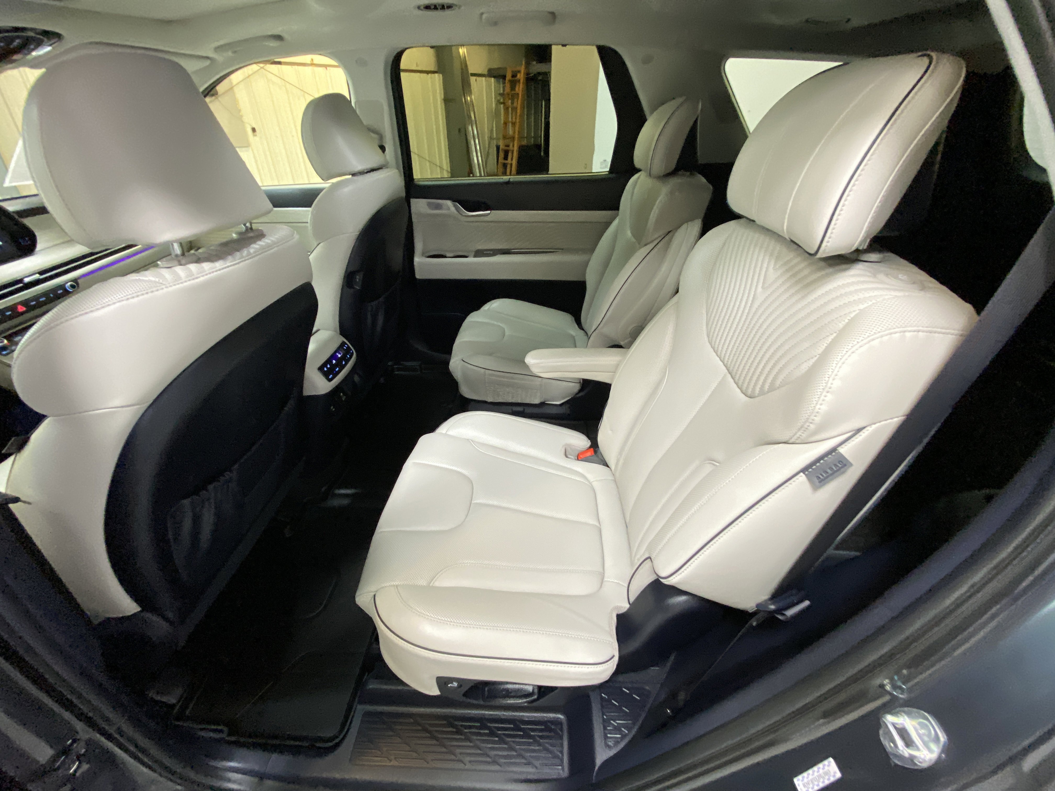 Used 2025 Hyundai Palisade Calligraphy image 25