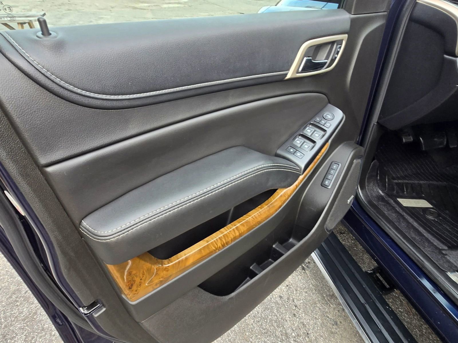 Used 2017 GMC Yukon Denali w/ Open Road Package image 9