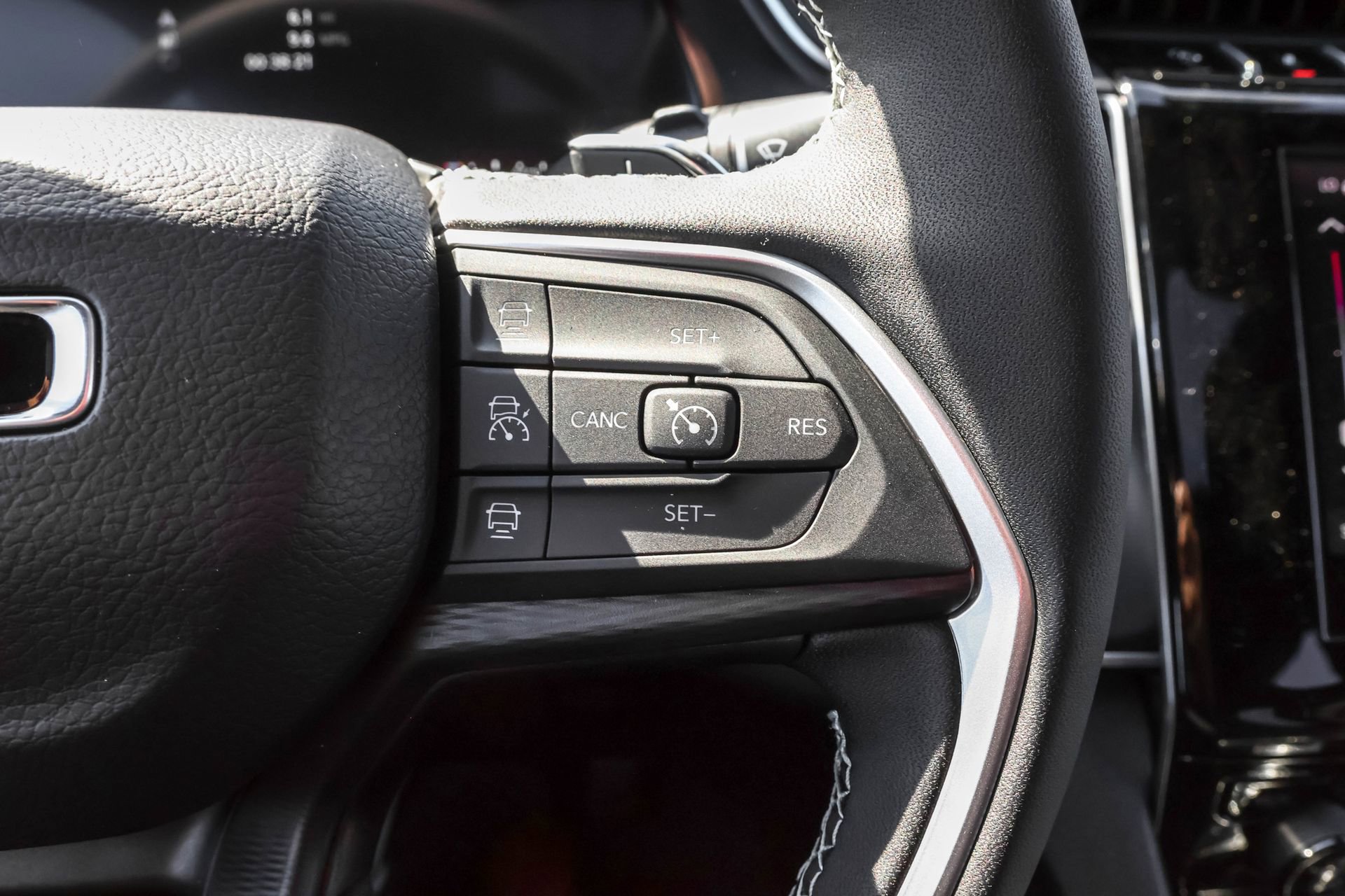 New 2025 Jeep Grand Cherokee Altitude image 26