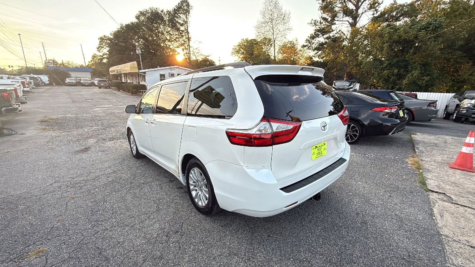 Used 2016 Toyota Sienna XLE image 6
