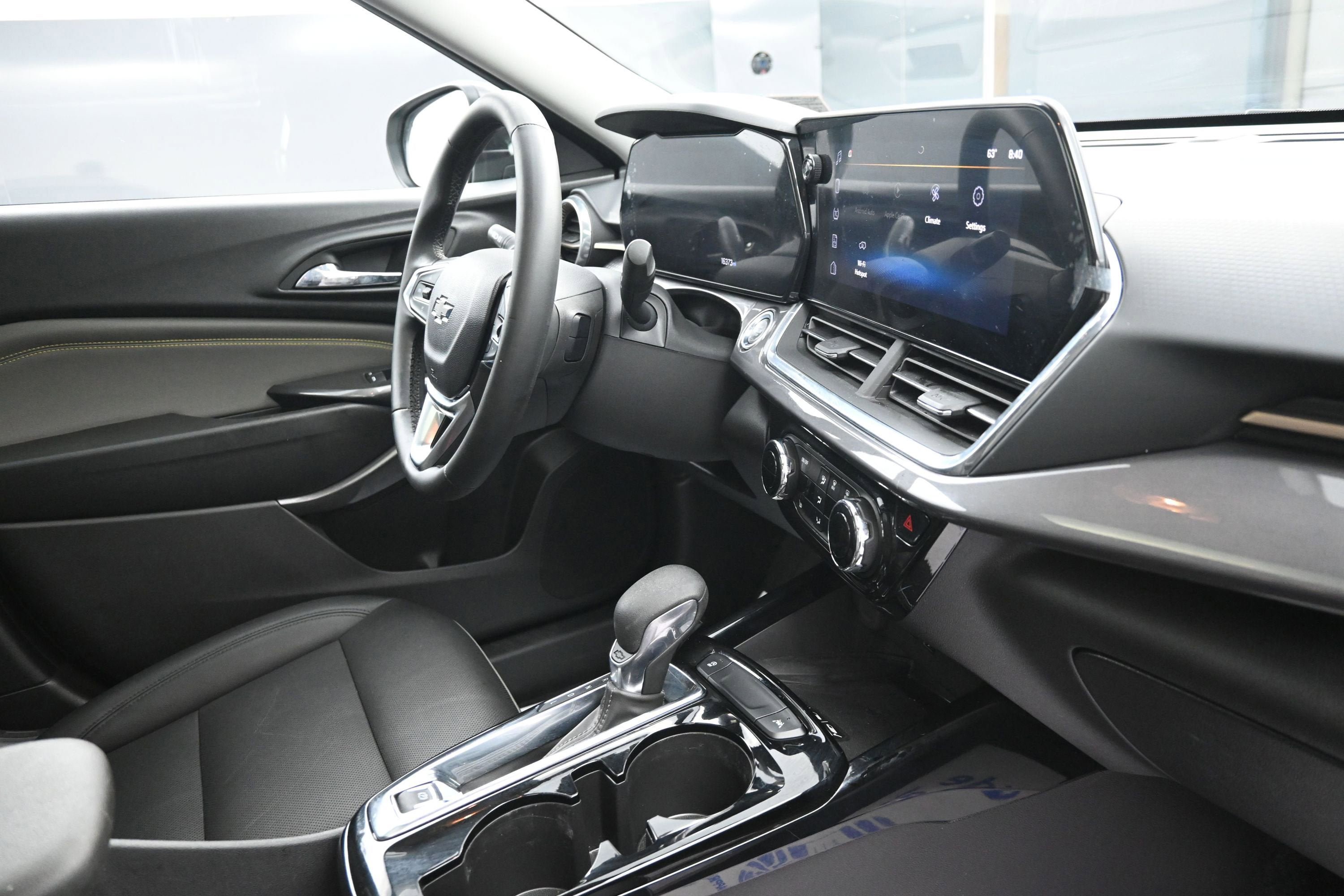 Used 2024 Chevrolet Trax ACTIV w/ Sunroof Package FWD image 24