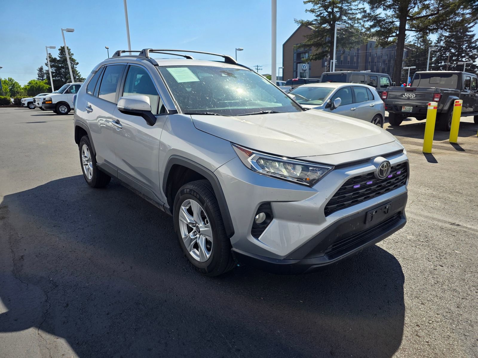 Used 2021 Toyota RAV4 XLE AWD/4WD image 1
