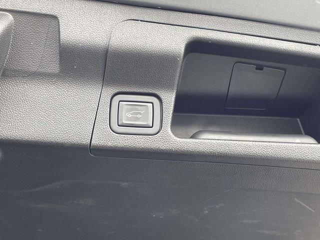 Used 2023 GMC Acadia SLT image 11