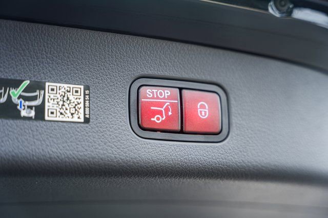 New 2025 Mercedes-Benz GLC 350e 4MATIC image 11