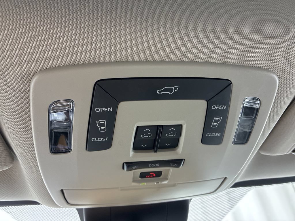 Used 2025 Toyota Sienna XLE AWD/4WD image 24