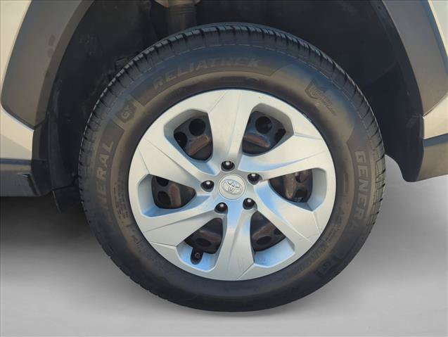 Certified 2020 Toyota RAV4 LE FWD image 9
