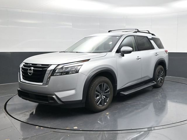 Used 2024 Nissan Pathfinder SV image 7
