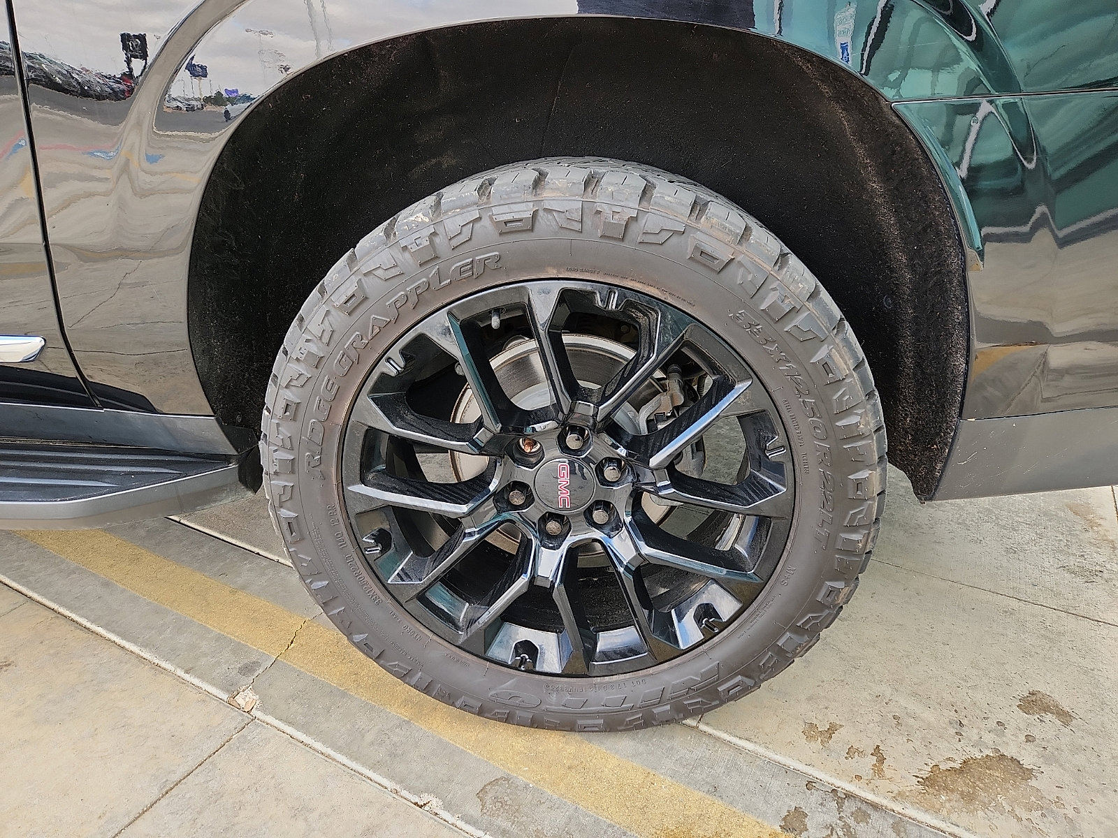 Used 2022 GMC Yukon XL SLT w/ SLT Luxury Package image 9