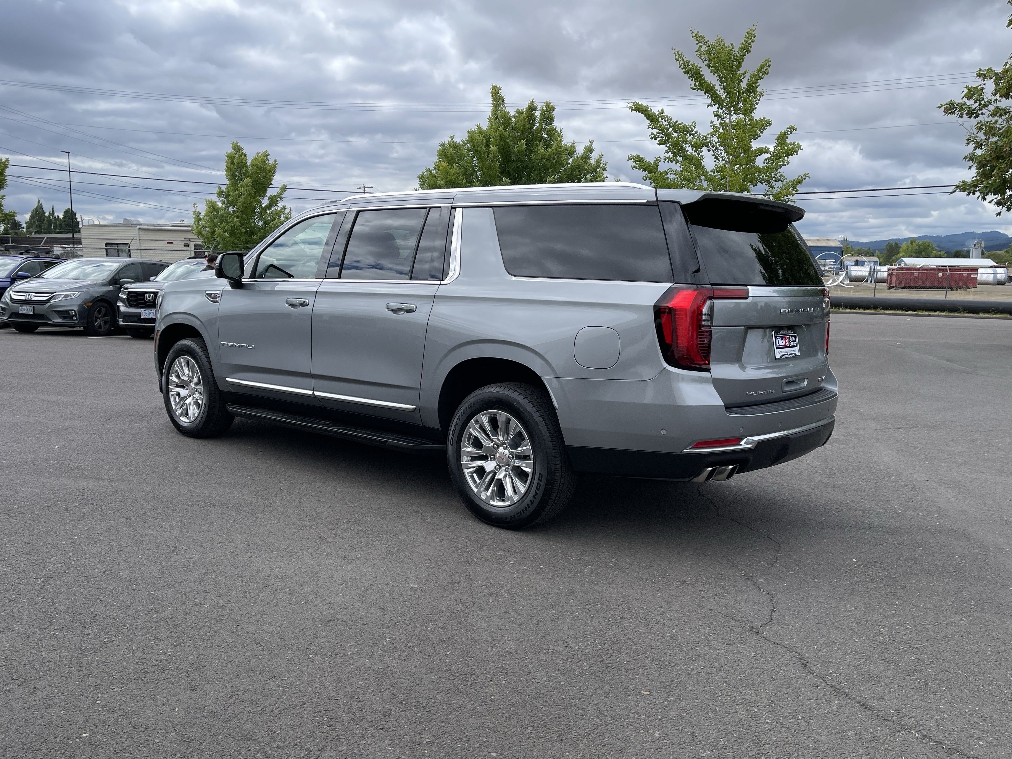 Used 2025 GMC Yukon XL Denali AWD/4WD image 3