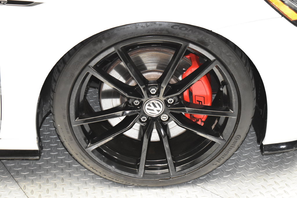 Used 2019 Volkswagen Golf R 4-Door AWD/4WD image 34
