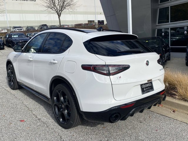 New 2025 Alfa Romeo Stelvio Sprint image 7