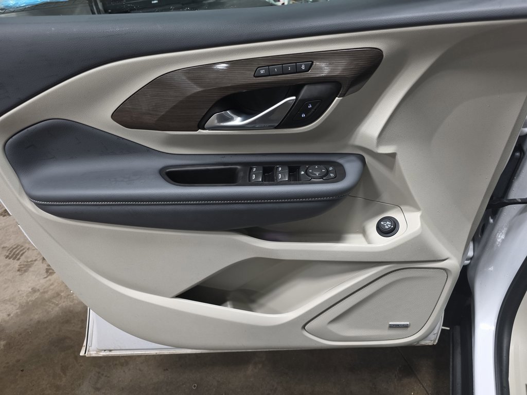 Used 2024 GMC Terrain Denali w/ Denali Premium Package image 32