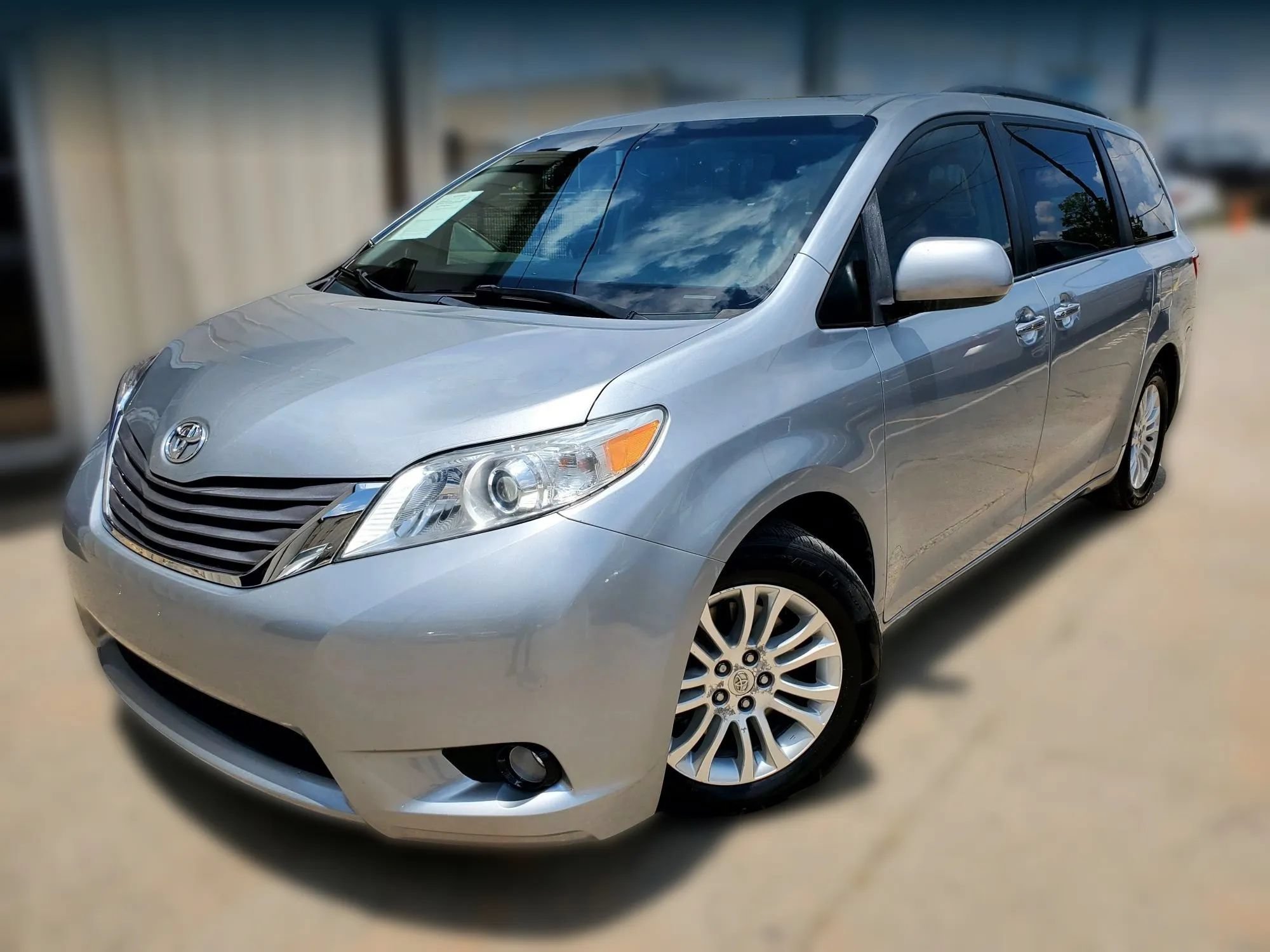 Used 2015 Toyota Sienna XLE FWD image 7