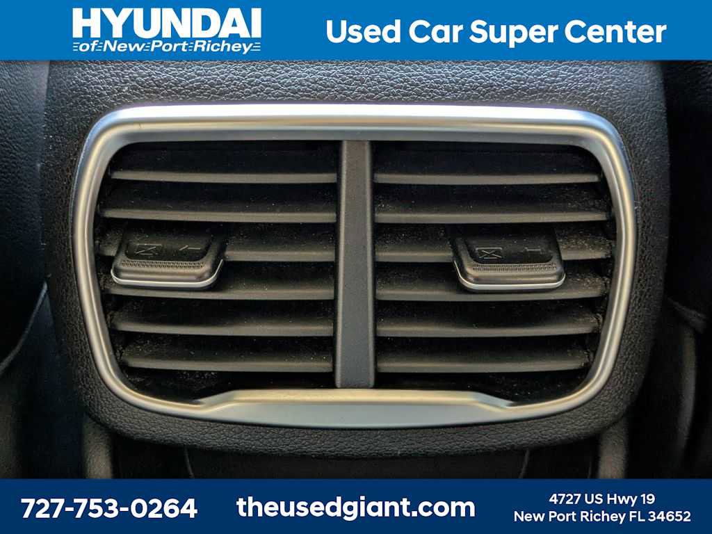 Used 2019 Hyundai Santa Fe FWD image 17