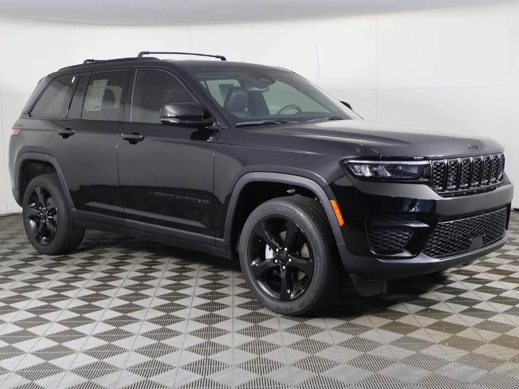 Used 2023 Jeep Grand Cherokee Altitude AWD/4WD image 46