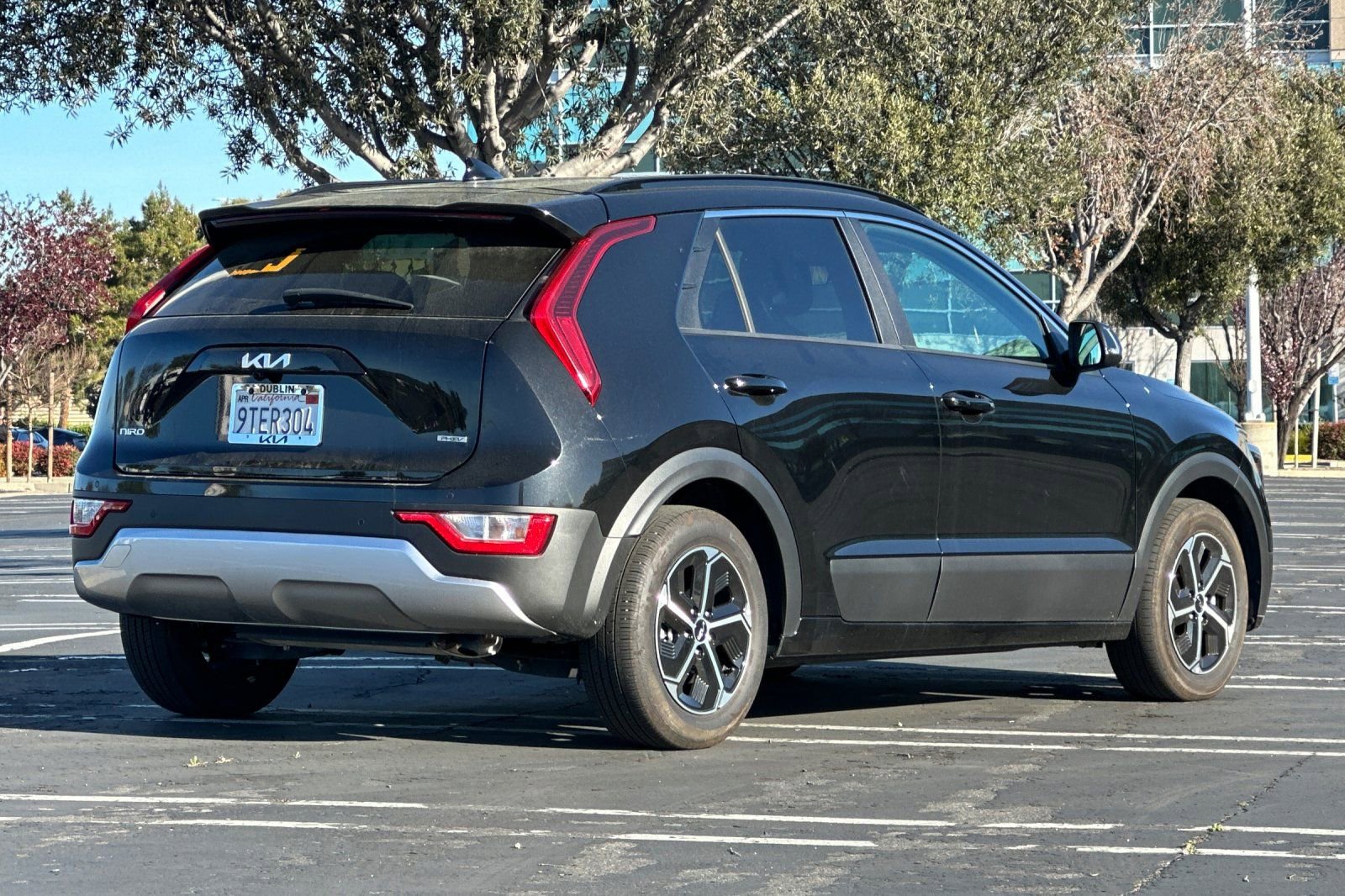 Certified 2025 Kia Niro EX w/ EX Cold Weather Package image 4