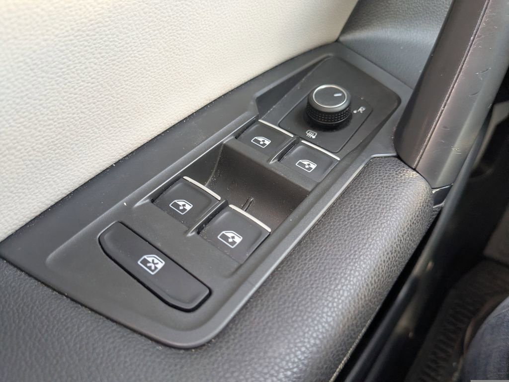 Used 2019 Volkswagen Tiguan SEL image 12