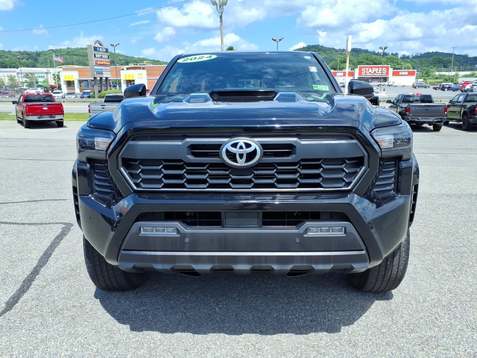 Used 2024 Toyota Tacoma TRD Sport w/ TRD Sport Upgrade Package AWD/4WD image 9