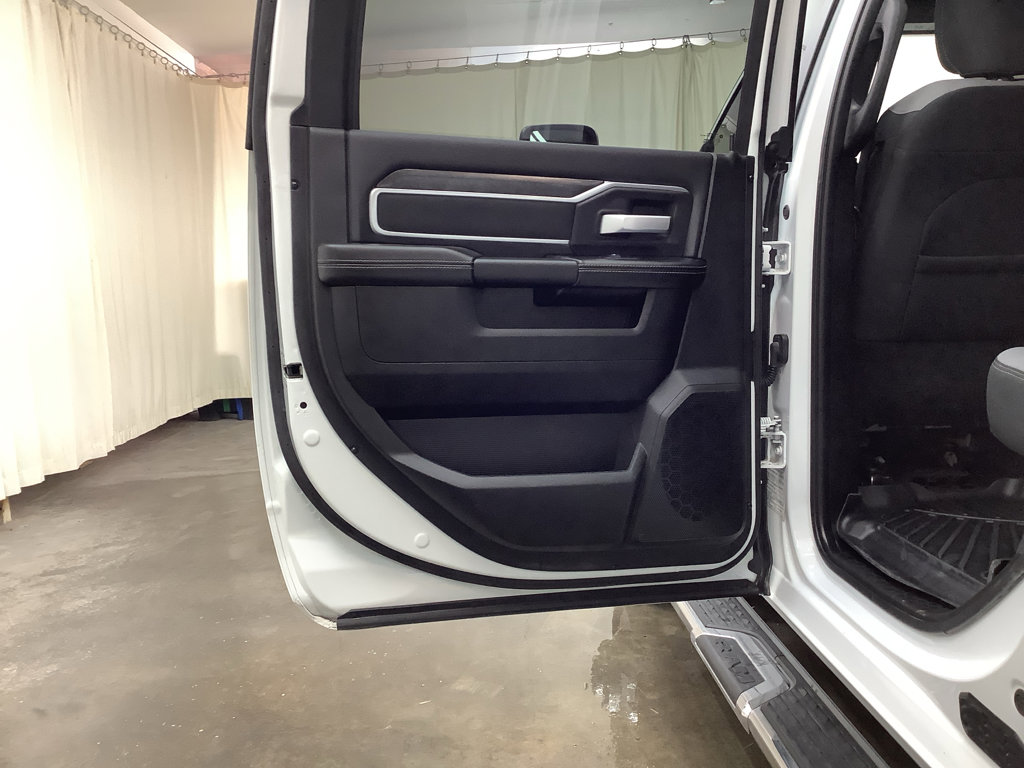 Used 2024 RAM 3500 Big Horn image 12